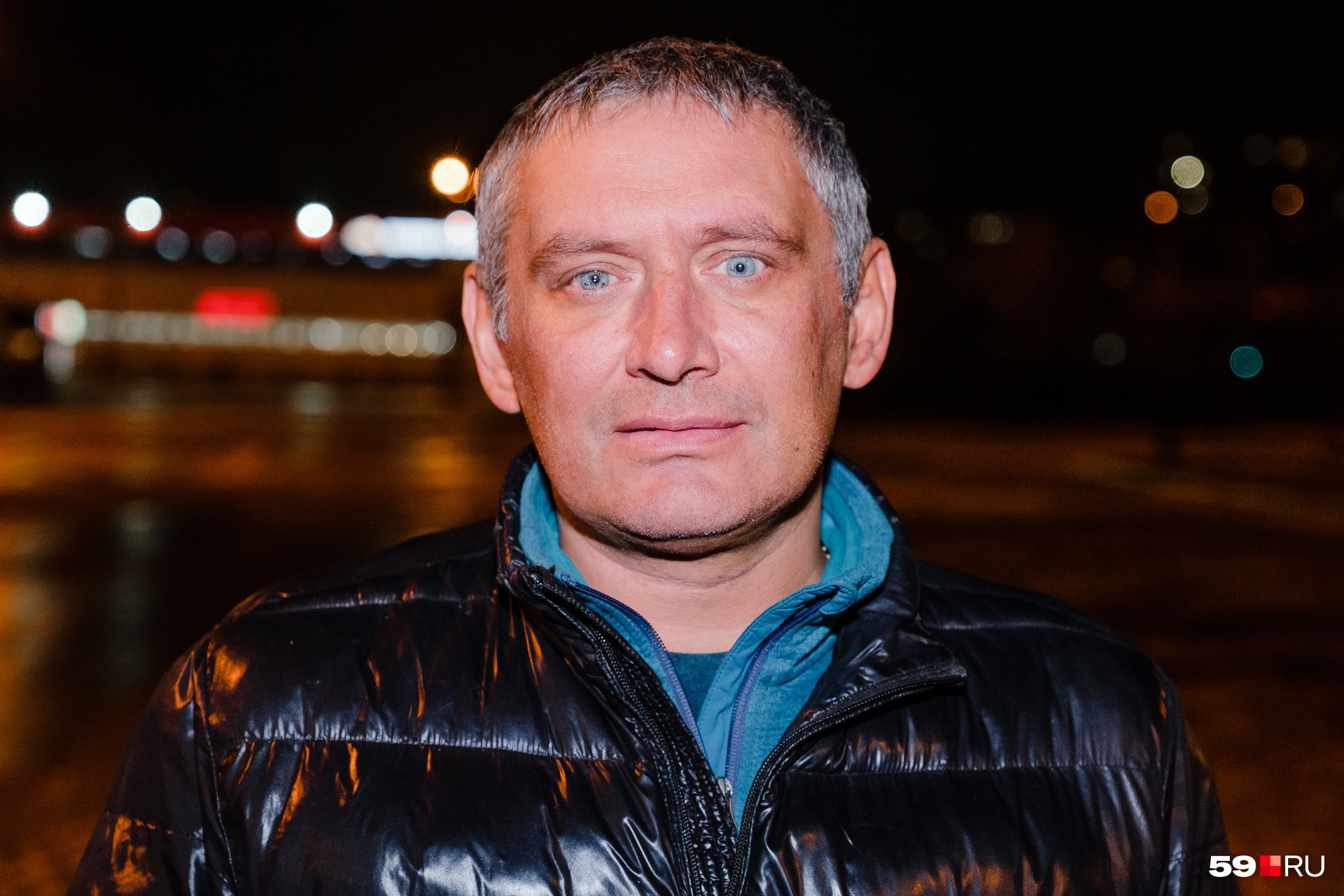 Денис Кольцов в 2009 году был начальником дежурной смены службы пожаротушения в главном управлении МЧС