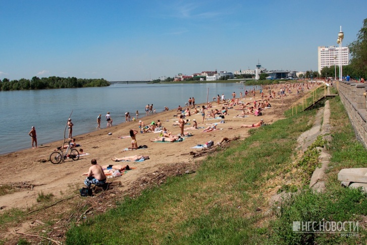 В прошлом году в середине июня омичи уже активно <a href="http://ngs55.ru/news/more/50496851/" target="_blank" class="_">загорали</a> на пляже В прошлом году в середине июня омичи уже активно <a href="http://ngs55.ru/news/more/50496851/" target="_blank" class="_">загорали</a> на пляже