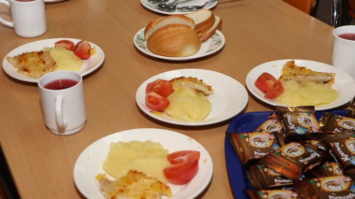 Чем кормят в нижегородских школах? Рассказываем, куда пожаловаться на питание вашего ребенка