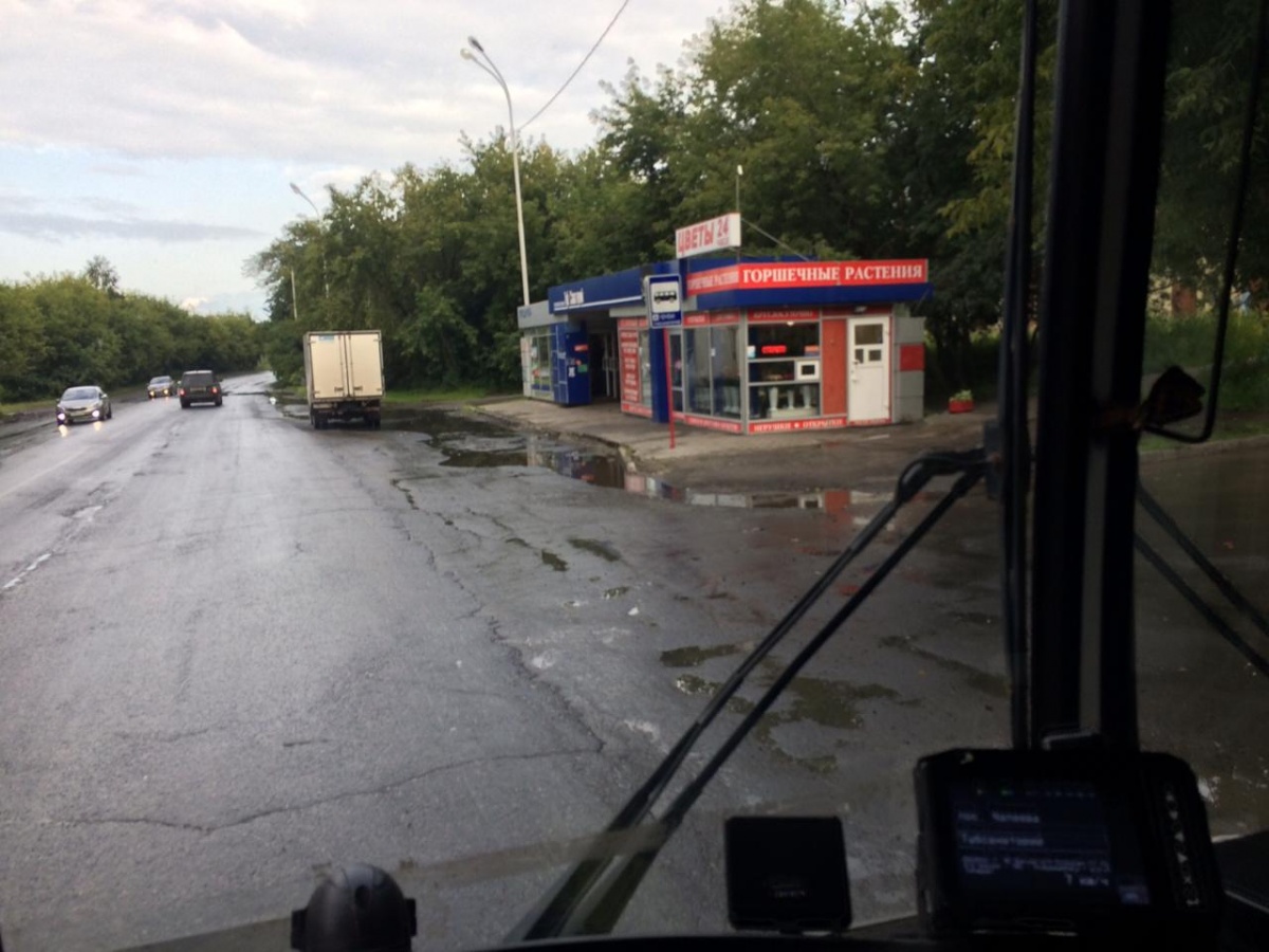 Водитель «газели» встал в самом конце площадки. За такое скоро будут назначать ордена (шутка) Водитель «газели» встал в самом конце площадки. За такое скоро будут назначать ордена (шутка)