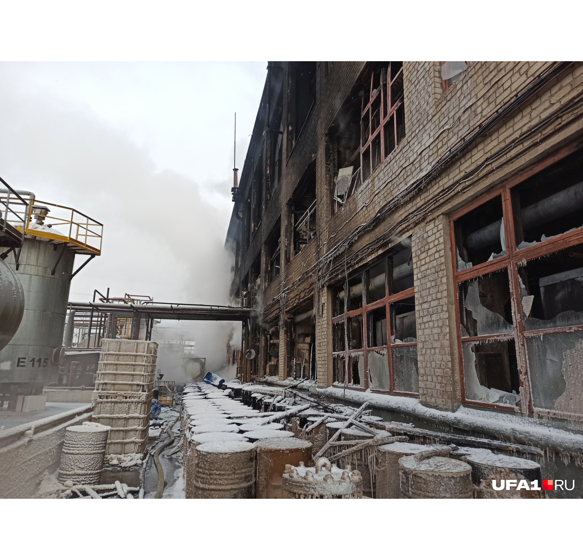 Опытный завод нефтехим уфа. Опытный нефтехим уфа. Пожар на ао «опытный завод нефтехим», уфа, 22. Опытный нефтехим уфа. Опытный нефтехим уфа.