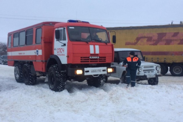 Трасса все еще закрыта, на месте дежурят полиция и МЧС Трасса все еще закрыта, на месте дежурят полиция и МЧС