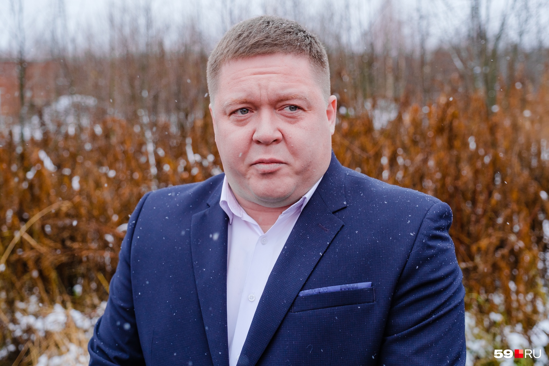 Глава Кизела приехал в поселок, чтобы рассказать журналистам, как идет переселение Глава Кизела приехал в поселок, чтобы рассказать журналистам, как идет переселение