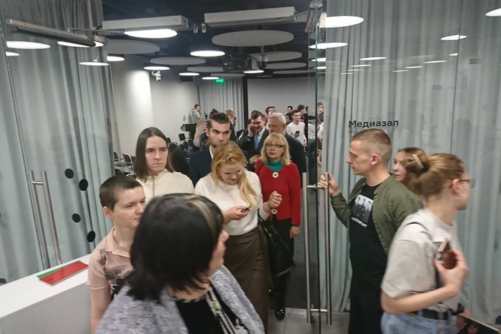 В Ельцин-центре должно было пройти мероприятие под названием «Бай-бай, стигма!» В Ельцин-центре должно было пройти мероприятие под названием «Бай-бай, стигма!»
