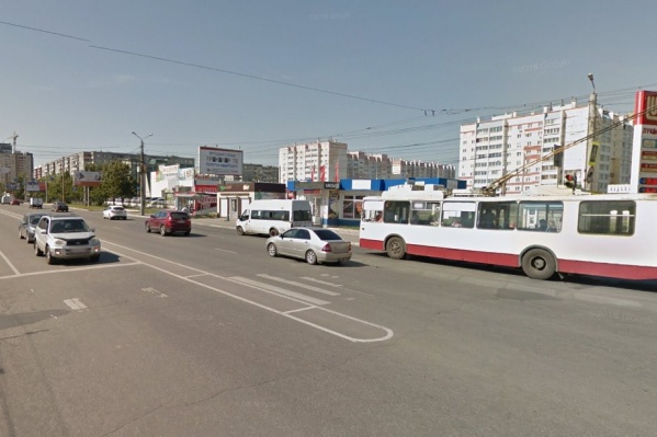 Всю неделю проехать на этом участке можно будет по двум крайним полосам Всю неделю проехать на этом участке можно будет по двум крайним полосам
