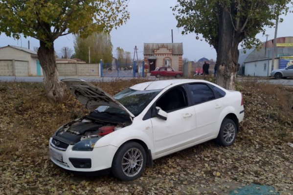 Ford столкнул в кювет автоледи на Hyundai Ford столкнул в кювет автоледи на Hyundai