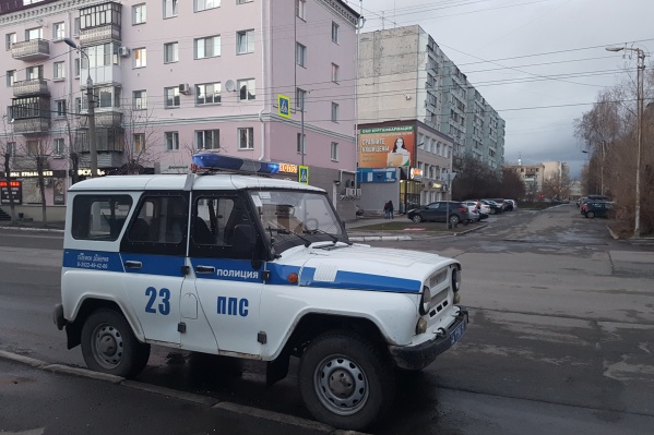 Полиция обнаружила автомобиль на одной из улиц города Полиция обнаружила автомобиль на одной из улиц города
