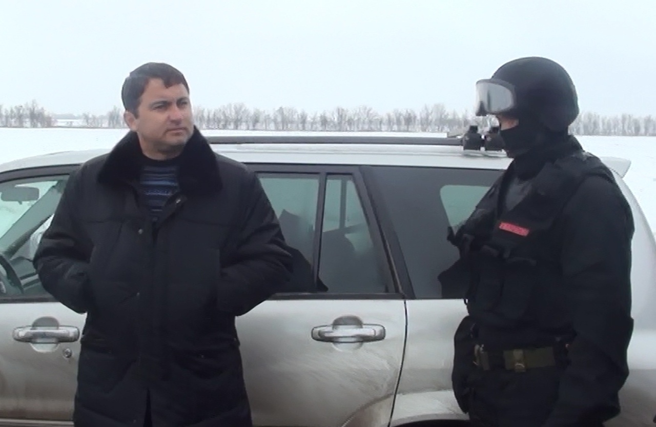 Вице-губернатор Павел Крупнов во время задержания на мосту через Волгу Вице-губернатор Павел Крупнов во время задержания на мосту через Волгу
