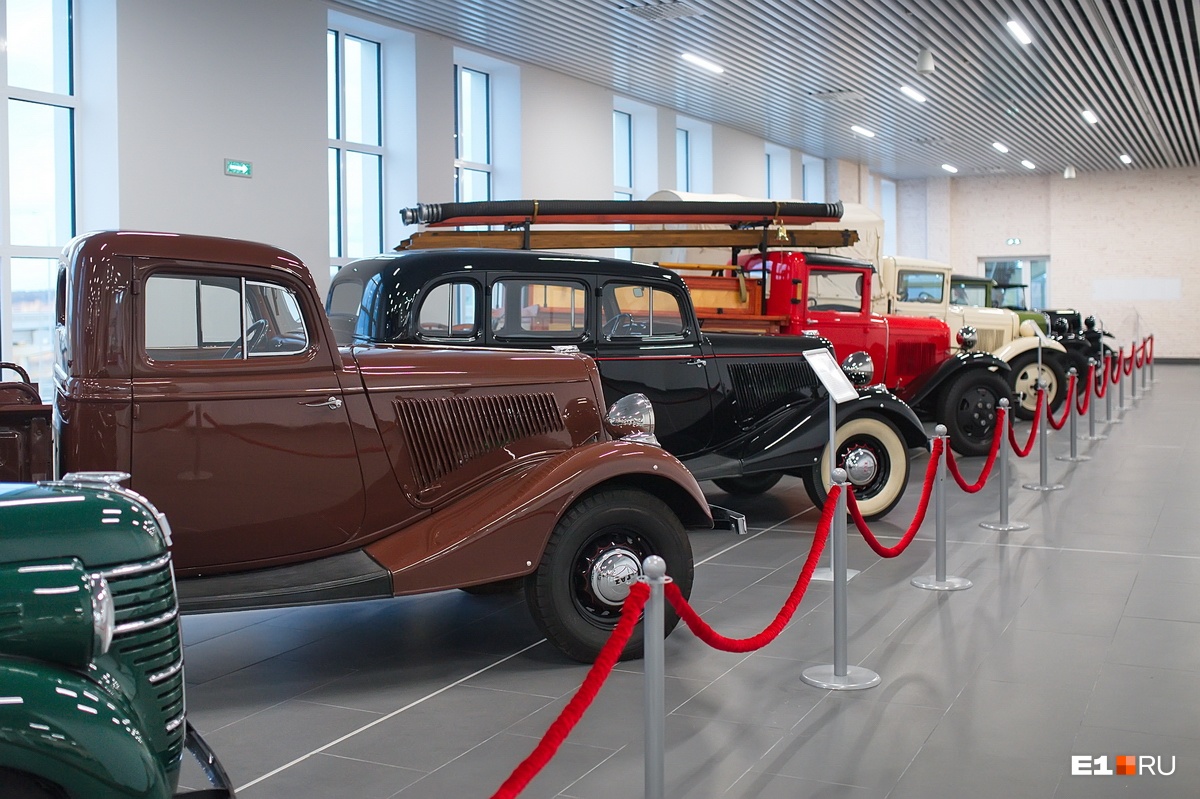 Второй и третий этажи посвящены истории
отечественного автомобилестроения, начиная с первых крупносерийных машин
Горьковского автозавода начала 1930-х годов и до конца XX века
