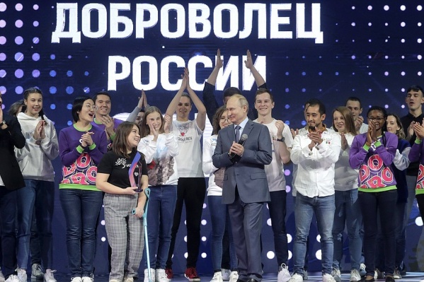 Эти люди — добровольцы России, которые стараются сделать мир лучше Эти люди — добровольцы России, которые стараются сделать мир лучше