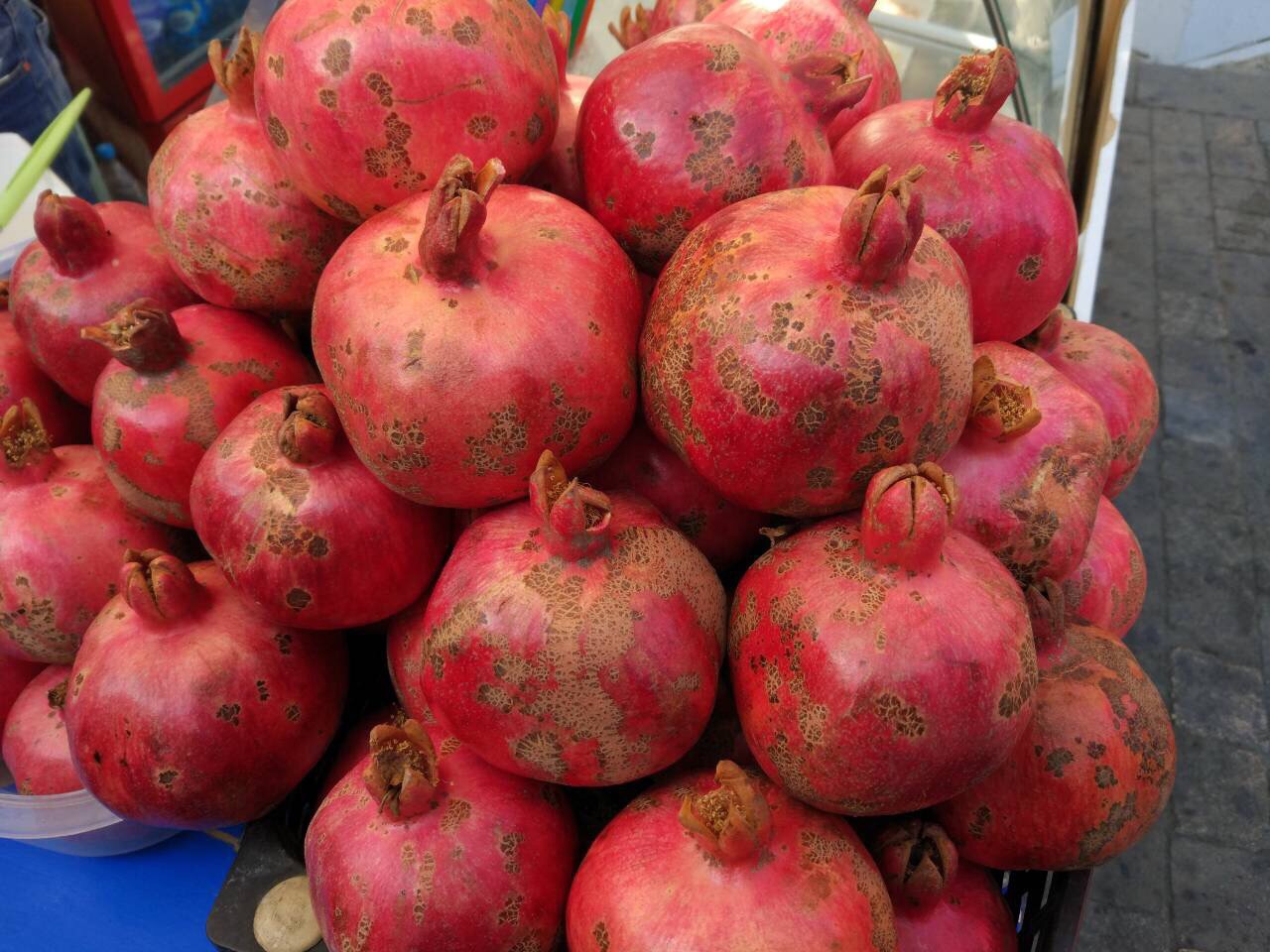 На всех уличных рынках найдете такие вкусности. Спелые и вкусные На всех уличных рынках найдете такие вкусности. Спелые и вкусные