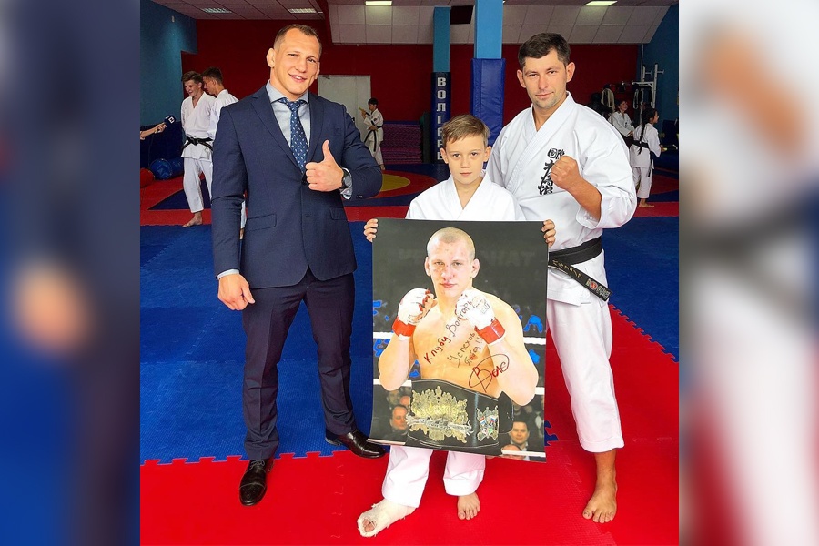 Шестикратный чемпион мира по боевому самбо намерен совмещать спорт с политикой Шестикратный чемпион мира по боевому самбо намерен совмещать спорт с политикой