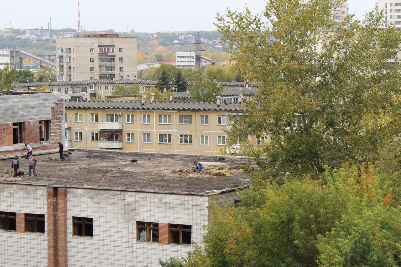 Лес рубят даже на крыше: с дома в Советском районе пропали огромные деревья  | 19.09.2019 | Новосибирск - БезФормата