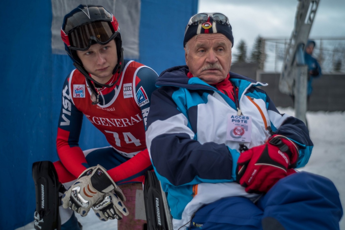 Со дна вершины. Мошкин Алексей паралимпийский чемпион. Паралимпийский чемпион Алексей Царев. Алексей Мошкин лыжник. Алексей Царев горнолыжник.