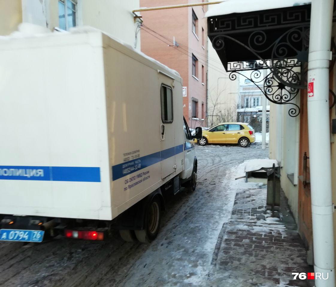 Из СИЗО в суд Николая Сорокина привозят под охраной Из СИЗО в суд Николая Сорокина привозят под охраной
