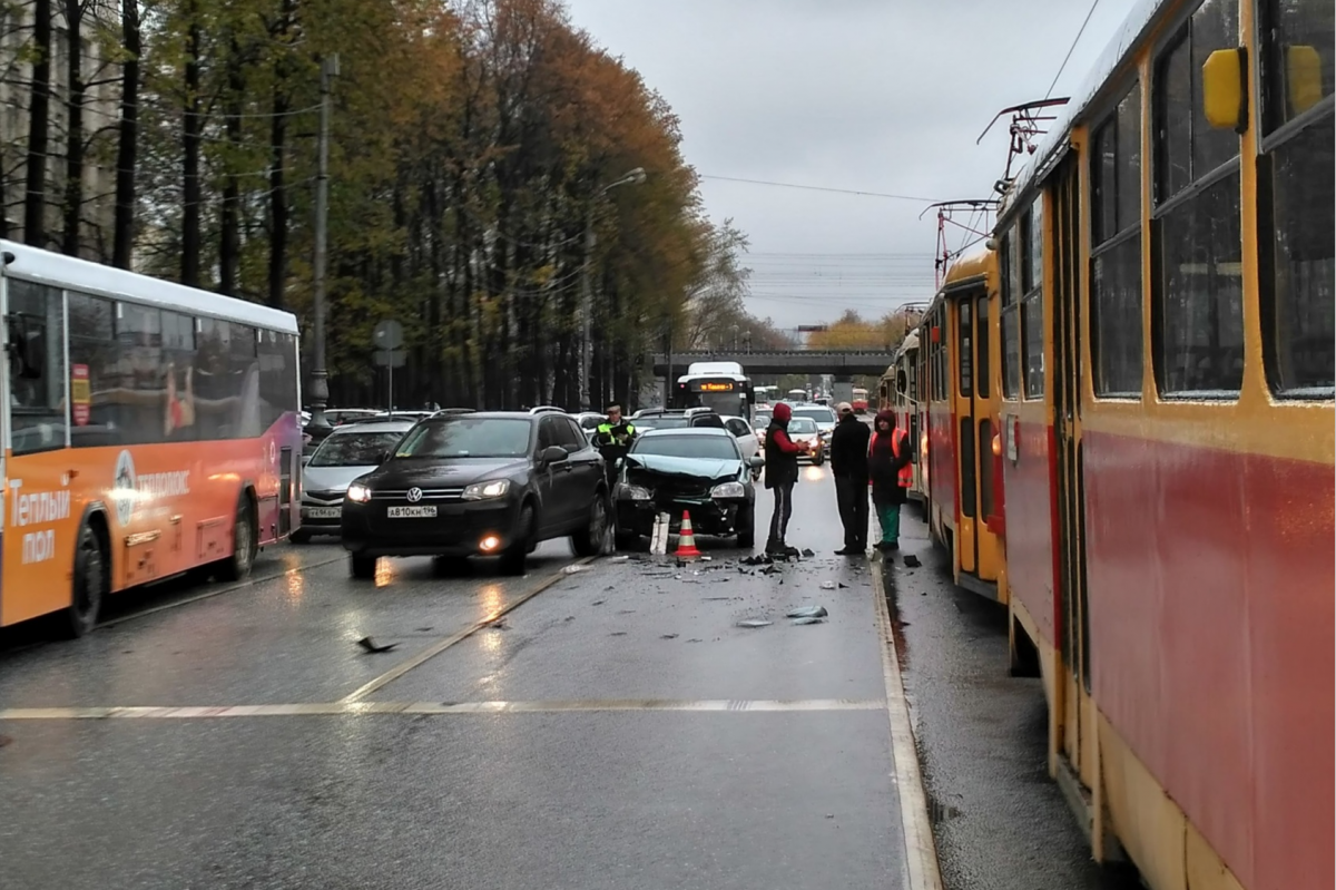 ГИБДД проверила студентов автодорожного колледжа, после того как один из них устроил массовое ДТП