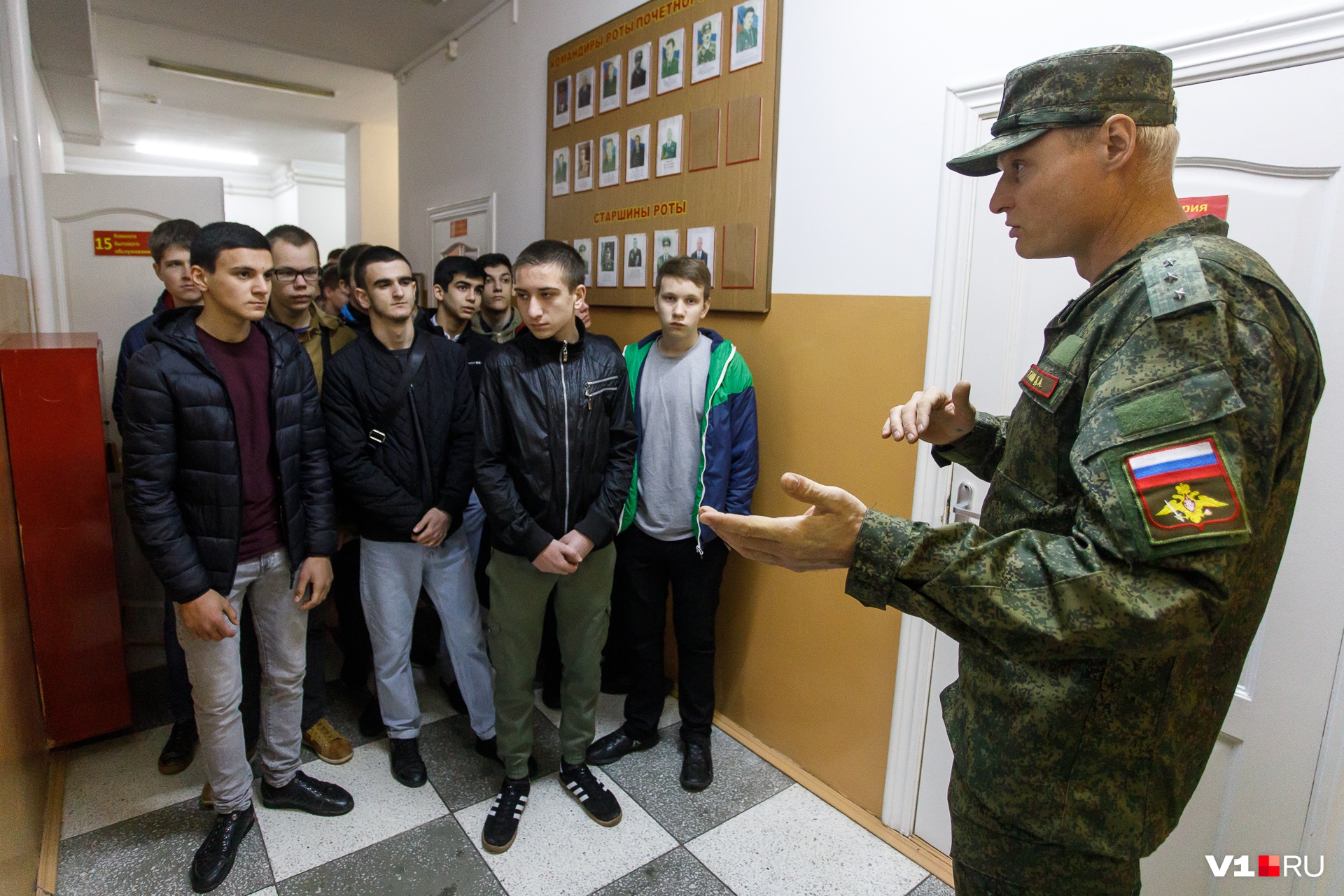 Офицеры рассказали призывникам о своей службе Офицеры рассказали призывникам о своей службе