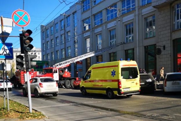 Пожар начался с нижних этажей Пожар начался с нижних этажей