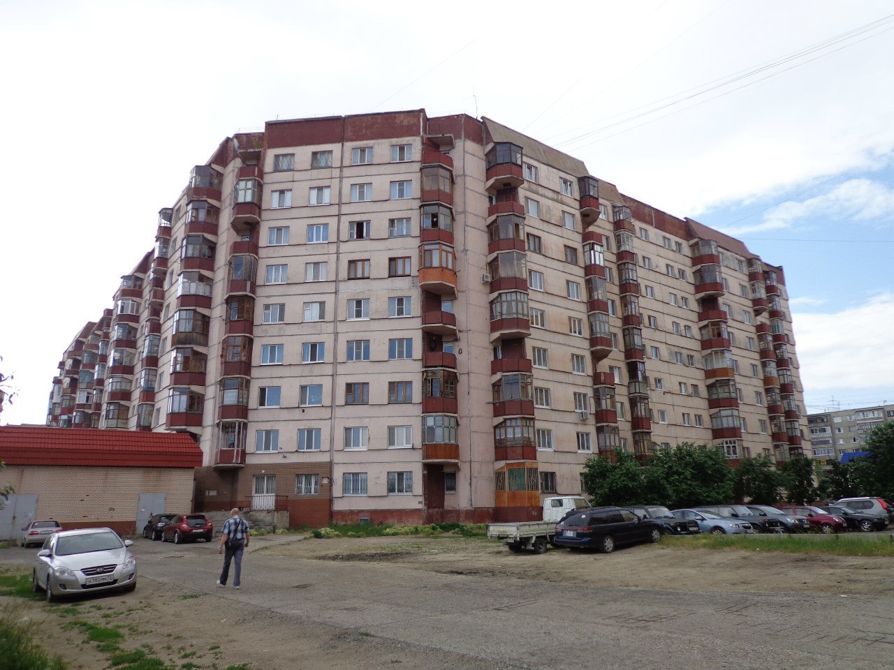 Из многоэтажки на Муравленко выпал четырехлетний мальчик
