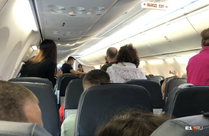 Одному из пассажиров на борту стало плохо Одному из пассажиров на борту стало плохо