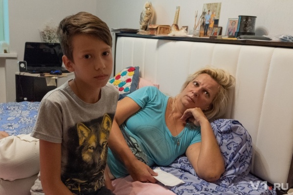 За женщиной будут ухаживать дома любящие сыновья За женщиной будут ухаживать дома любящие сыновья