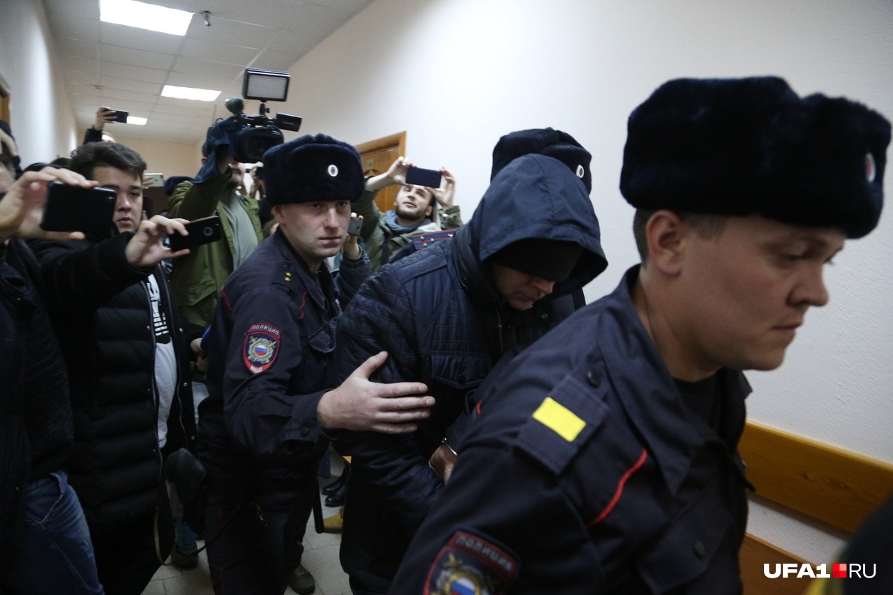 Первого подозреваемого взяли под арест Первого подозреваемого взяли под арест