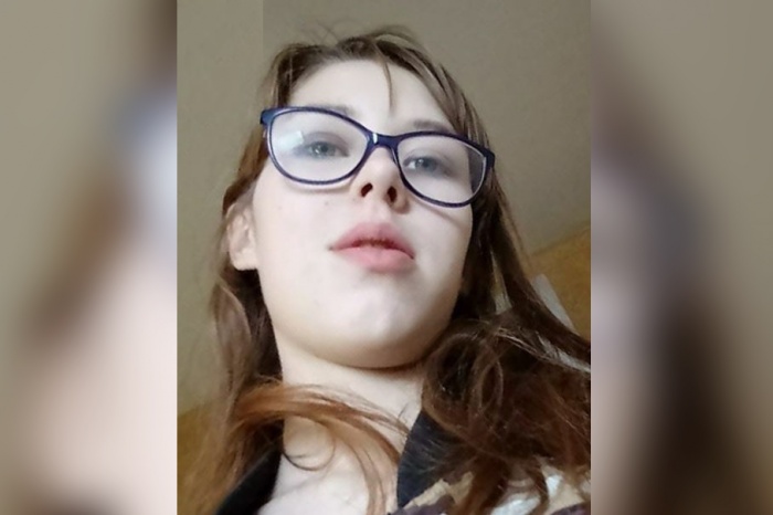 На левом запястье у школьницы есть татуировка На левом запястье у школьницы есть татуировка
