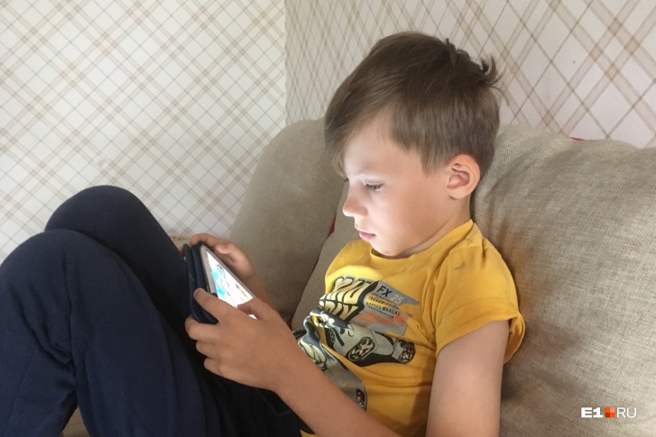 О том, какие приложения стоят у ребёнка в смартфоне или планшете, родители порой даже не догадываются