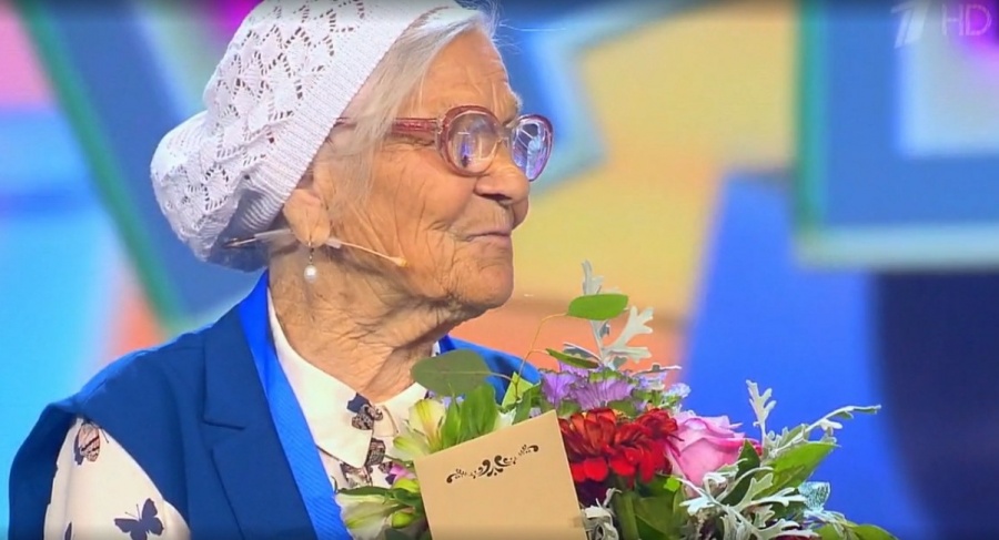 90-летнюю бабу Лену из Красноярска Галкин отправил в Италию