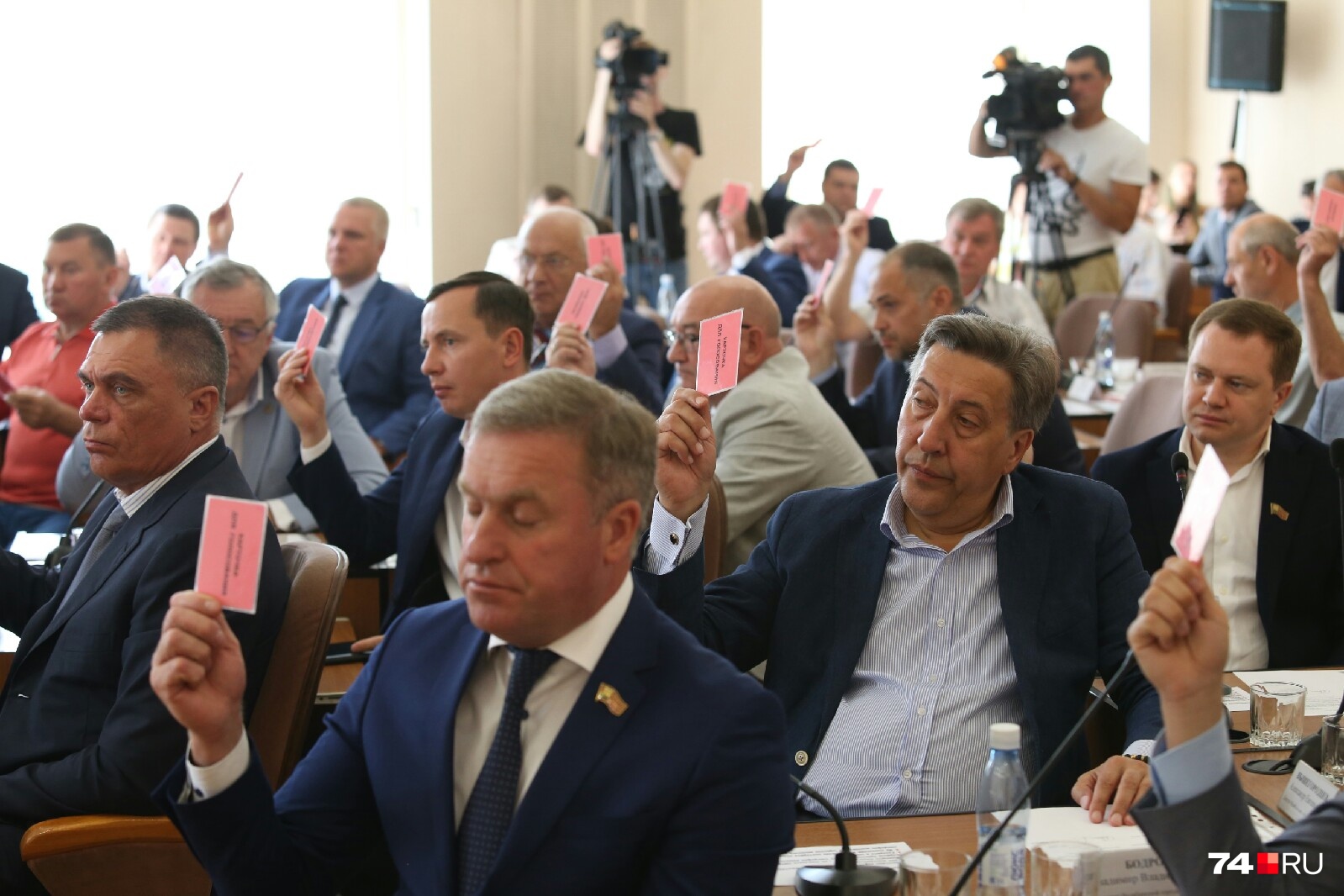 Депутаты челябинской гордумы регулярно показывают единодушие. Причём по любым вопросам Депутаты челябинской гордумы регулярно показывают единодушие. Причём по любым вопросам