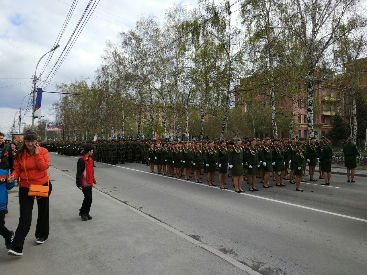 Колонны военнослужащих на Красном проспекте. Фото Михаила Руднева Колонны военнослужащих на Красном проспекте. Фото Михаила Руднева