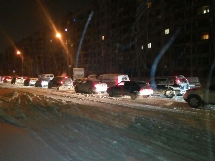 Машины, попавшие в пробку на Затулинке 28 декабря. Фото Ксении Евдокимовой Машины, попавшие в пробку на Затулинке 28 декабря. Фото Ксении Евдокимовой