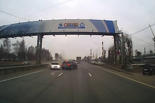 Виновницей аварии сделали женщину за рулём белой «Тойоты»<br> Виновницей аварии сделали женщину за рулём белой «Тойоты»<br>