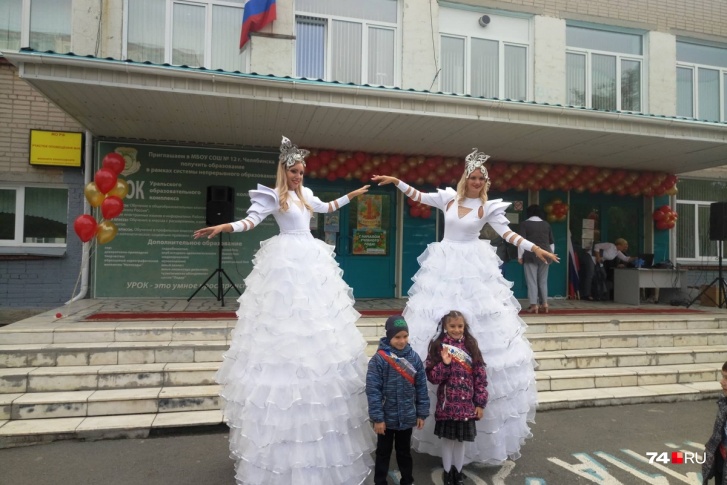 Линейки в День знаний в школе № 12 всегда проходят с большим размахом Линейки в День знаний в школе № 12 всегда проходят с большим размахом