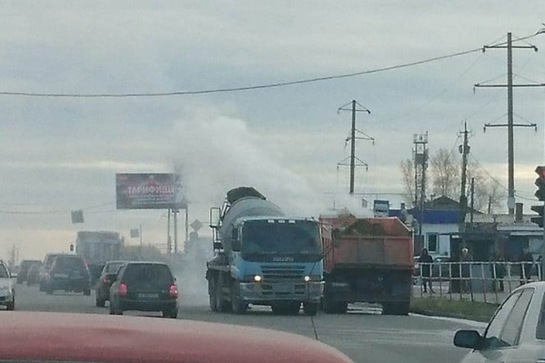 Источник дыма был между кабиной и кузовом Источник дыма был между кабиной и кузовом