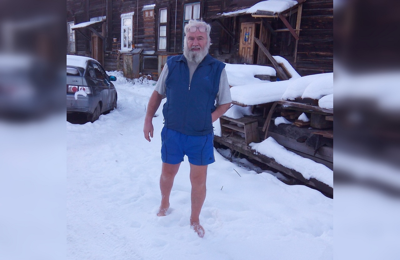 Николай привык ходить босиком: делает это даже уральской зимой