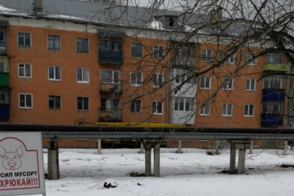 Сразу после трагедии к дому на Кирова, 8 пригнали спецтехнику для чистки крыш Сразу после трагедии к дому на Кирова, 8 пригнали спецтехнику для чистки крыш