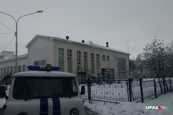 На месте происшествия работают следователи На месте происшествия работают следователи