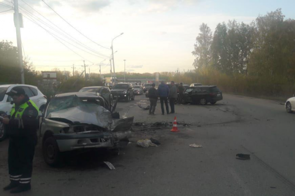 Медицинскую помощь попросили 4 пострадавших в аварии Медицинскую помощь попросили 4 пострадавших в аварии