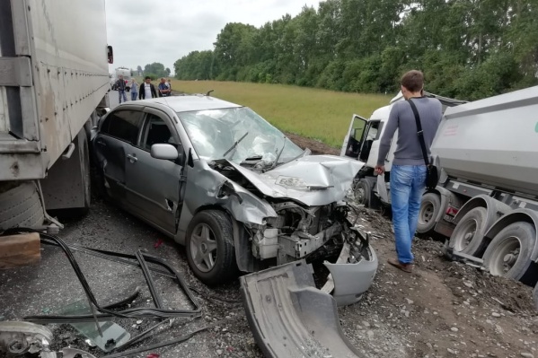 Авария случилась в 12:40 на въезде в Бийск Авария случилась в 12:40 на въезде в Бийск