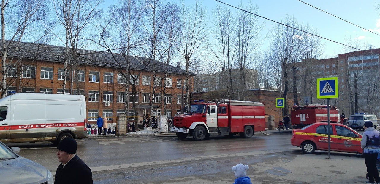 На месте происшествия работали 36 пожарных и 12 специализированных машин
