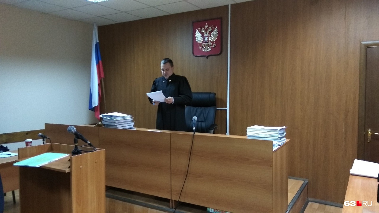 Александр Саломатин находился в совещательной комнате около часа Александр Саломатин находился в совещательной комнате около часа