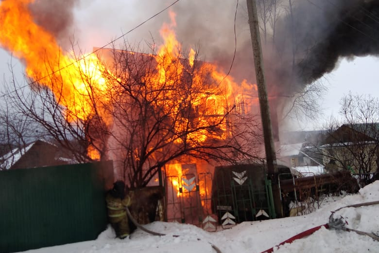 В садовом товариществе под Уфой сгорел дом, в пожаре погиб мужчина