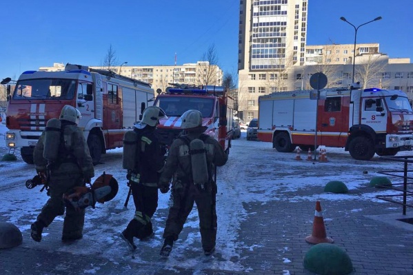 На сообщение о пожаре в 24-этажной высотке приехали 60 спасателей На сообщение о пожаре в 24-этажной высотке приехали 60 спасателей