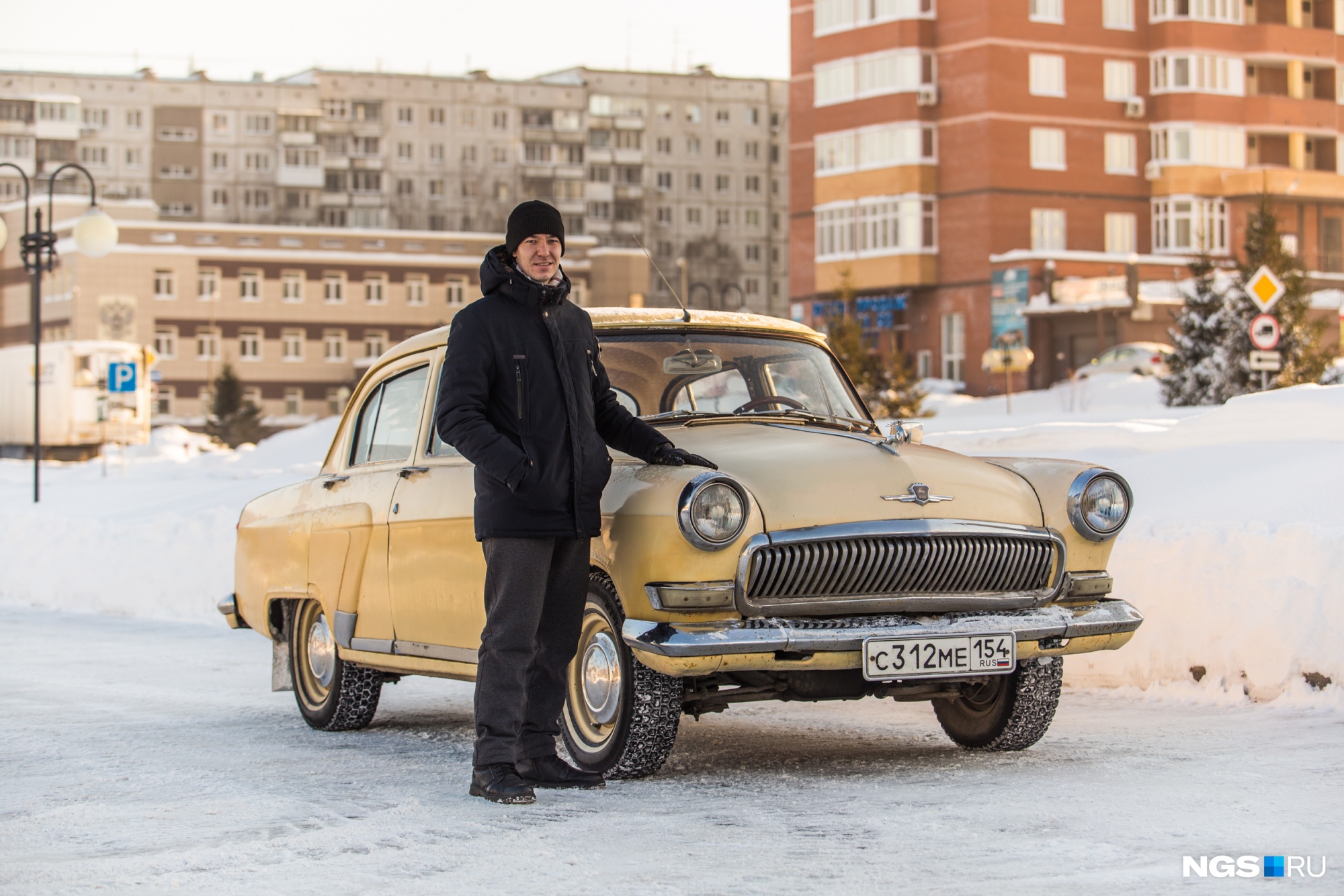 «Лет пять стояла в огороде». Сибиряк за 15 тысяч купил 21-ю «Волгу» 1965 года и ездит на ней на работу