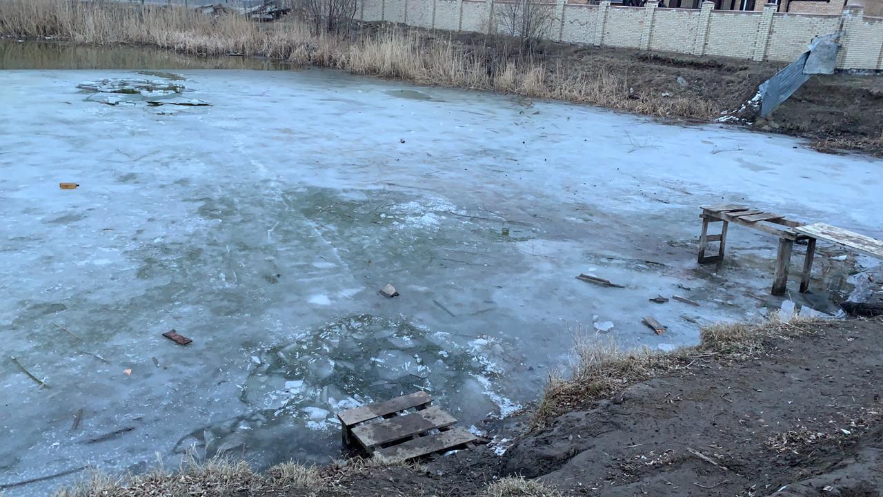 Река замарайка в омске. Котлован Омск. Котлован с водой. Котлован Дюртюли.