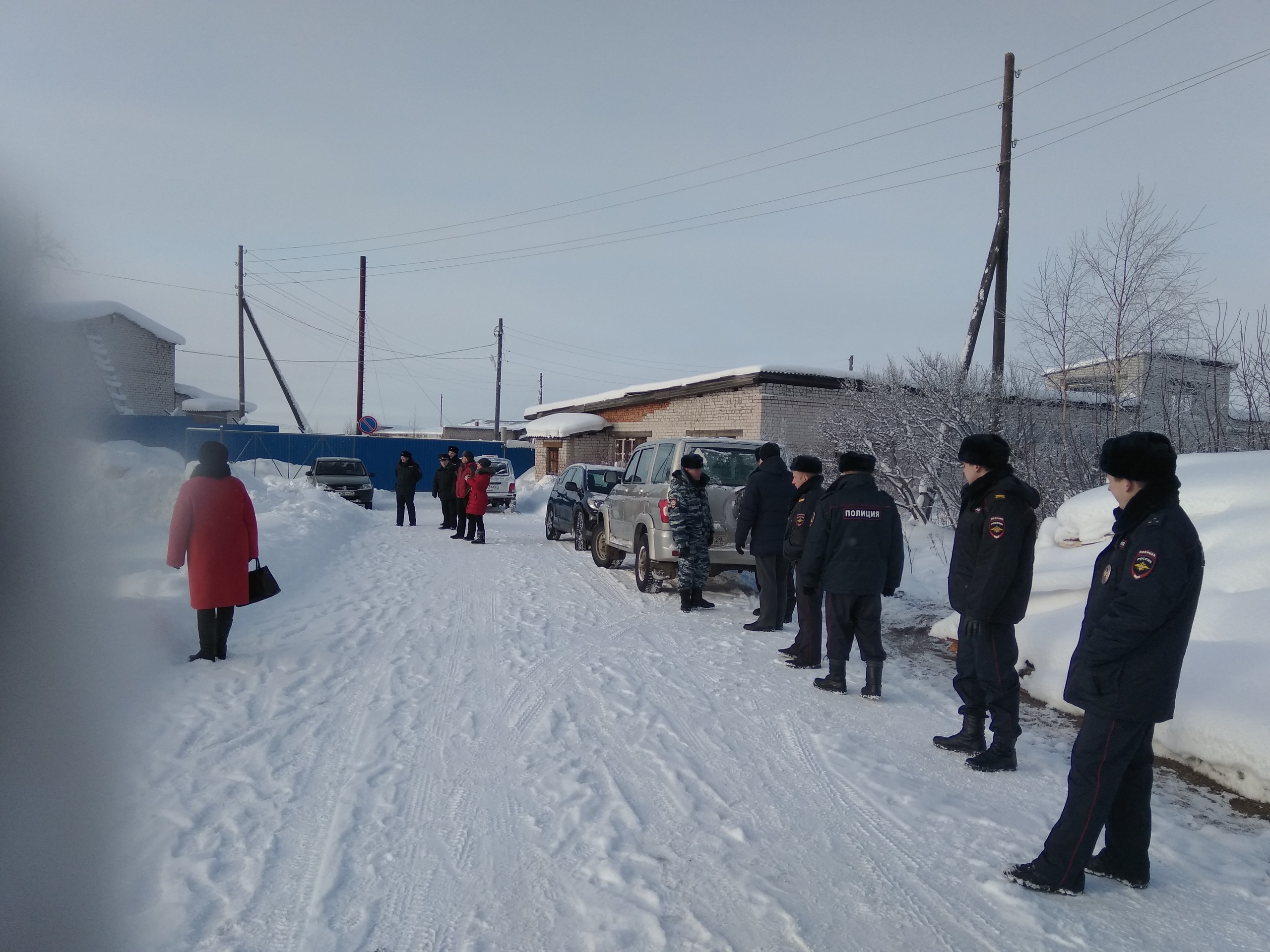 Полицейские на митинге в Шенкурске Полицейские на митинге в Шенкурске