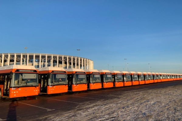 Новые автобусы встречали у новой достопримечательности Нижнего Новгорода — стадиона на Стрелке Новые автобусы встречали у новой достопримечательности Нижнего Новгорода — стадиона на Стрелке