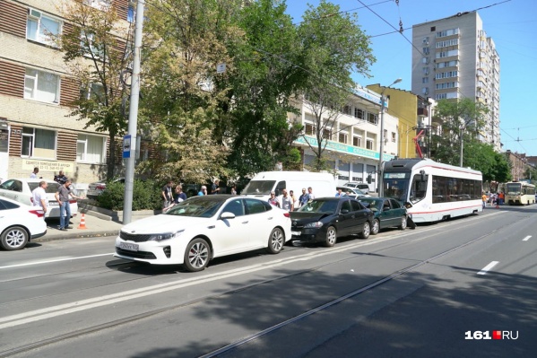 Авария случилась на улице Горького Авария случилась на улице Горького