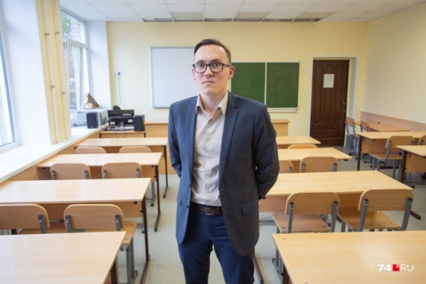 Учитель истории и обществознания Владимир Брюхов считает, что теперь борьба за хорошо оплачиваемое классное руководство вслед за столицей может развернуться и в Челябинске Учитель истории и обществознания Владимир Брюхов считает, что теперь борьба за хорошо оплачиваемое классное руководство вслед за столицей может развернуться и в Челябинске